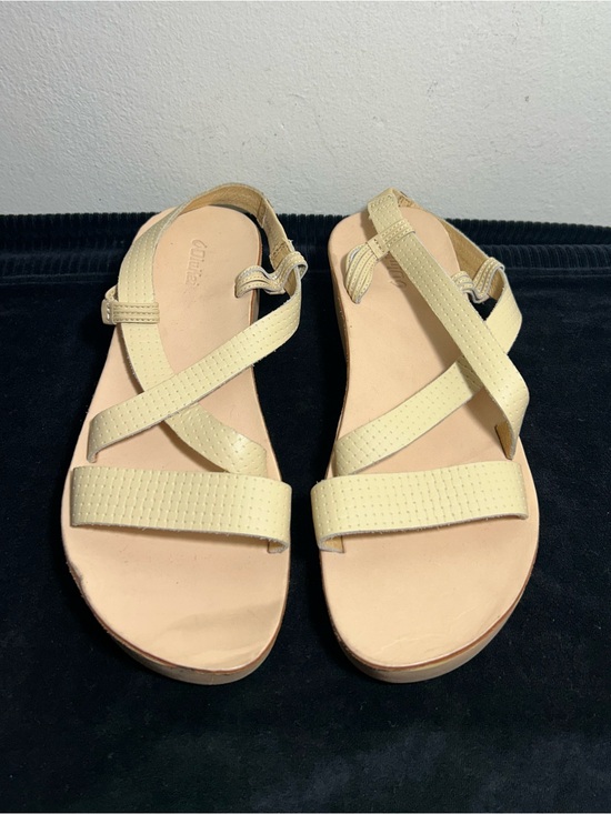 OluKai Shoes - Olukai Comfort Cross-Strap Sandals in Light Yellow Sz 8